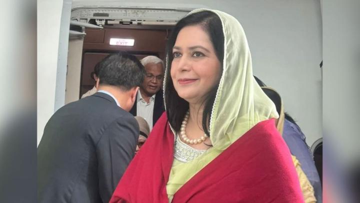 এভারকেয়ারে পৌঁছেছেন জোবাইদা রহমান